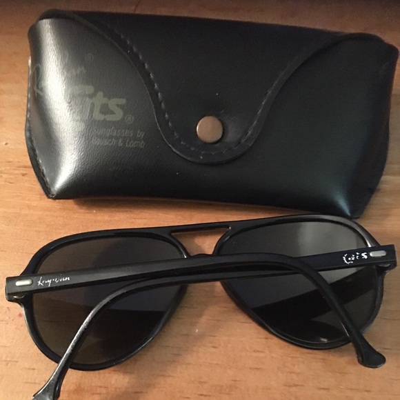 Vintage Ray Ban sunglasses. Black lens and frame - Picture 7 of 8